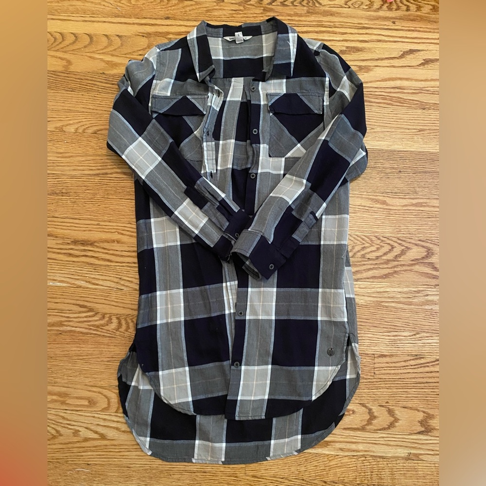 Gracie Jeans flannel button up shirt. Barley worn. Size 12 (girls)